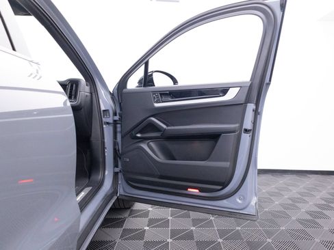 Certified 2026 Porsche Cayenne S AWD/4WD image 34