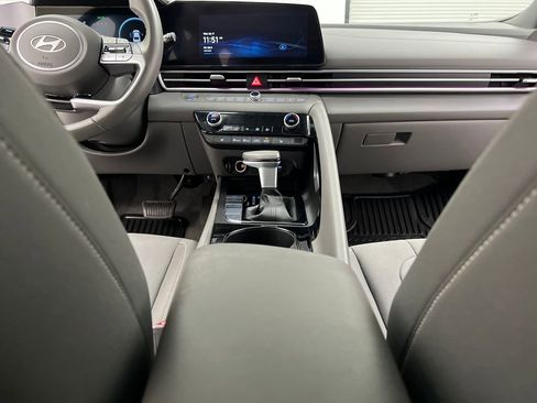 Used 2025 Hyundai Elantra SEL image 35
