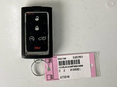 Used 2023 Jeep Grand Cherokee L Laredo image 22