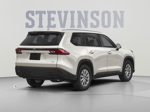 Used 2024 Toyota Grand Highlander AWD image 2