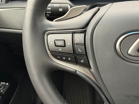 Used 2024 Lexus ES 300h w/ Premium Package FWD image 16