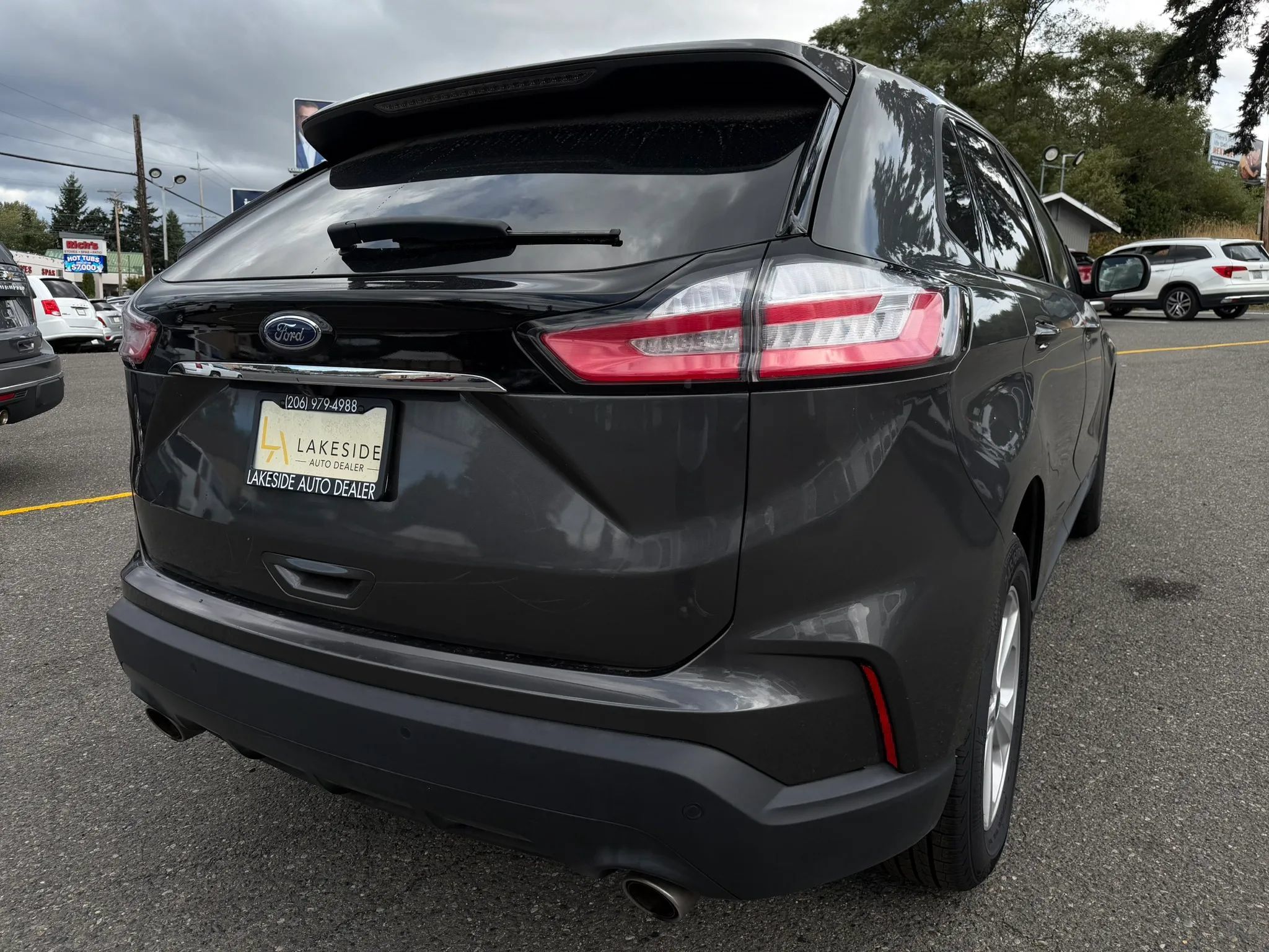 Used 2020 Ford Edge SE FWD image 8