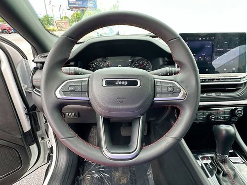 Used 2025 Jeep Compass Trailhawk w/ Trailer Tow Group AWD/4WD image 11