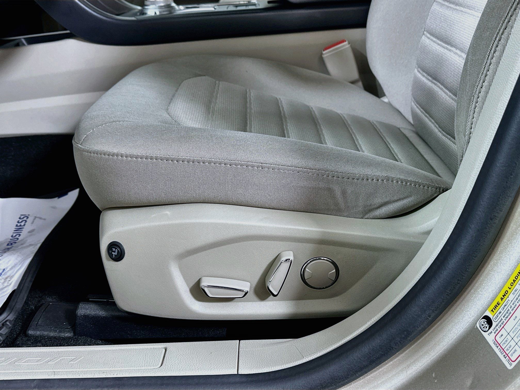 Used 2019 Ford Fusion SE FWD image 19