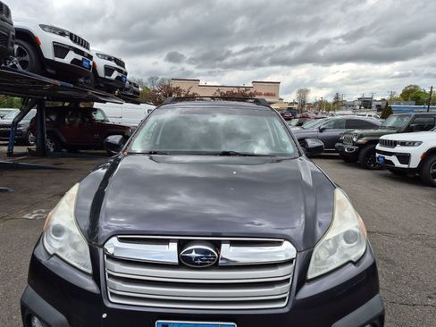 Used 2013 Subaru Outback 2.5i Premium AWD/4WD image 6