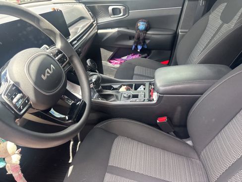Used 2024 Kia Sorento LX FWD image 6