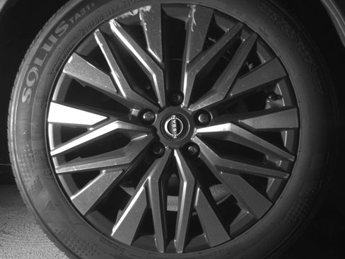 Used 2025 Nissan Altima 2.5 SV FWD image 15
