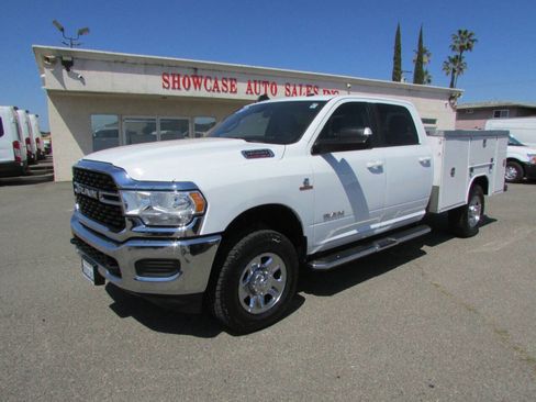 Used 2022 RAM 3500 Big Horn image 4