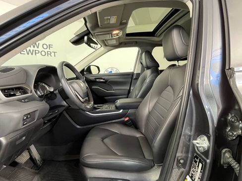 Used 2023 Toyota Highlander XLE AWD/4WD image 20