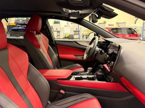 Used 2025 Lexus NX 450h+ F Sport image 29