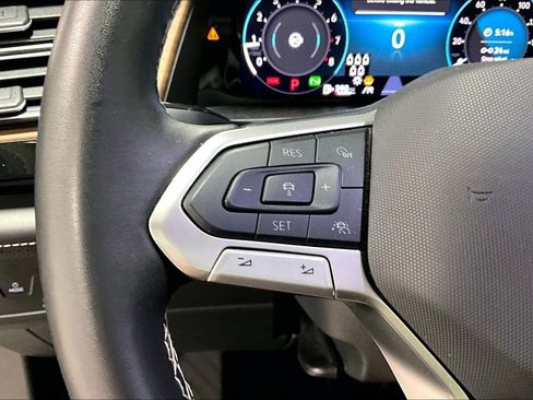 Used 2025 Volkswagen Atlas SE image 23