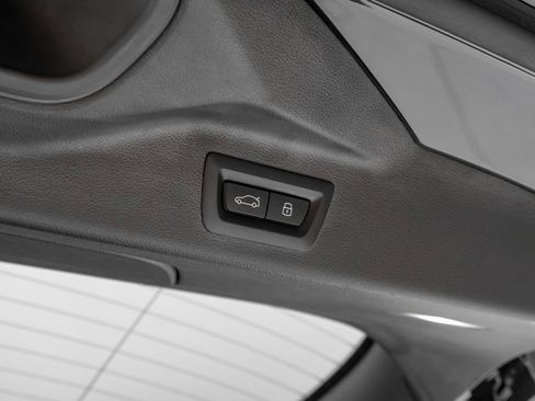 Used 2023 BMW X7 xDrive40i w/ Executive Package image 60