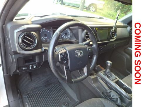 Used 2017 Toyota Tacoma TRD Sport w/ Tow Package AWD/4WD image 9