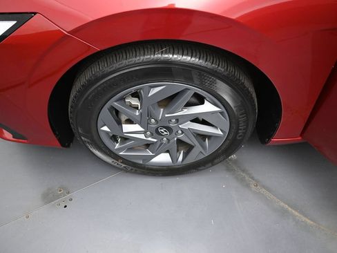 Used 2024 Hyundai Elantra SEL FWD image 36