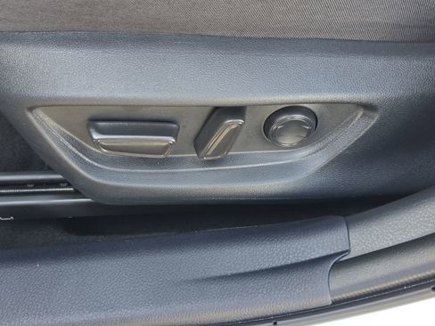 Used 2025 Toyota Camry LE w/ Convenience Package image 16