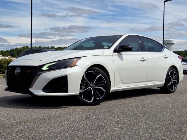 Used 2024 Nissan Altima 2.5 SR w/ SR Premium Package FWD image 23