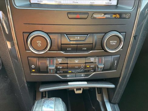 Used 2018 Ford Explorer XLT w/ Equipment Group 201A FWD image 30