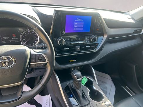 Used 2023 Toyota Highlander XLE image 11