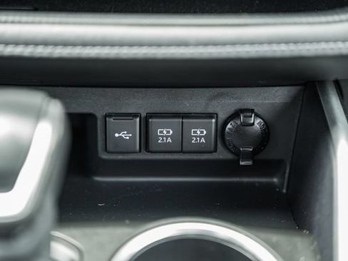 Used 2020 Toyota Highlander XLE AWD/4WD image 23