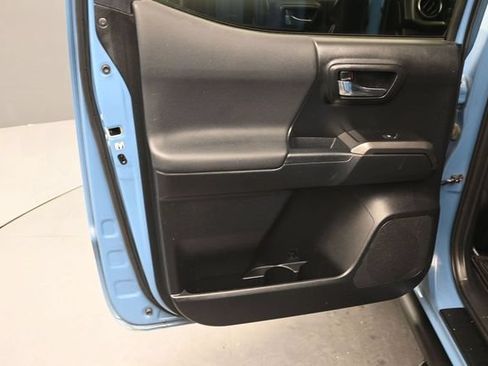 Used 2019 Toyota Tacoma TRD Sport AWD/4WD image 12