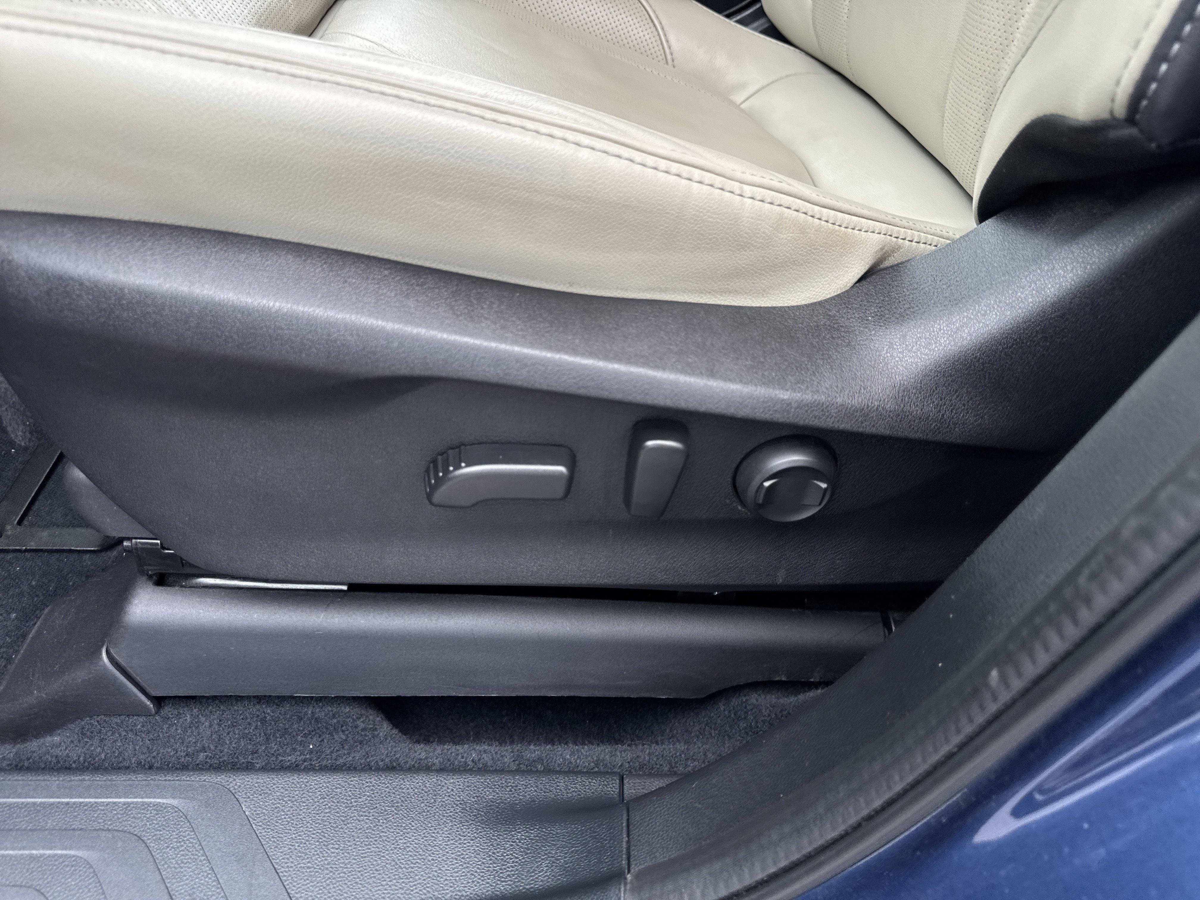 Used 2021 Subaru Ascent Limited w/ Technology Package AWD/4WD image 15