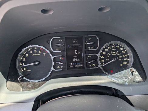 Used 2019 Toyota Tundra SR5 w/ SR5 Upgrade Package AWD/4WD image 13