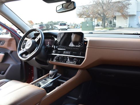 Used 2022 Nissan Pathfinder Platinum w/ Cargo Package image 36