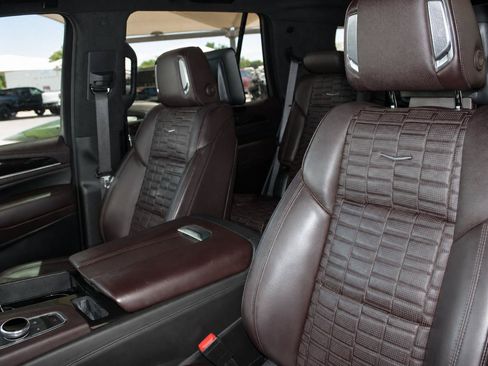 Used 2021 Cadillac Escalade Premium Luxury Platinum AWD/4WD image 12