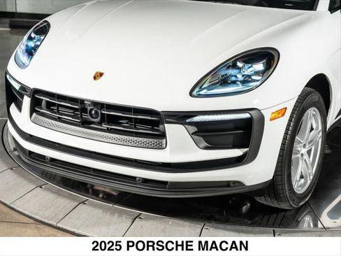 Used 2025 Porsche Macan AWD/4WD image 9