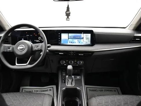 Used 2025 Nissan Kicks SV AWD/4WD image 19