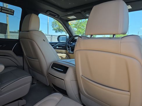 Used 2023 Cadillac Escalade Premium Luxury w/ Performance Package image 15