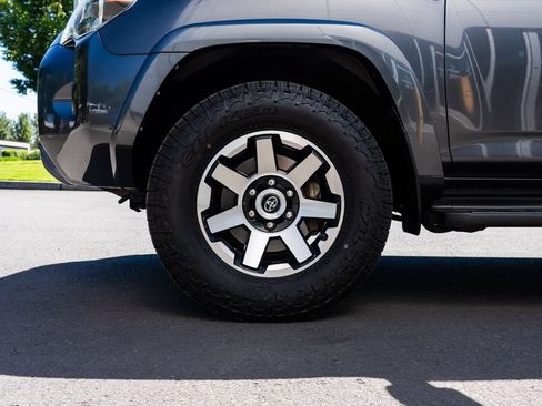 Used 2020 Toyota 4Runner SR5 AWD/4WD image 7