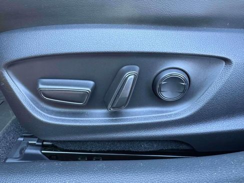 Used 2025 Toyota Prius XLE image 14