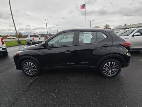 Used 2024 Nissan Kicks SV image 7