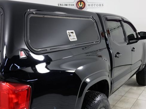 Used 2017 Toyota Tacoma SR image 38