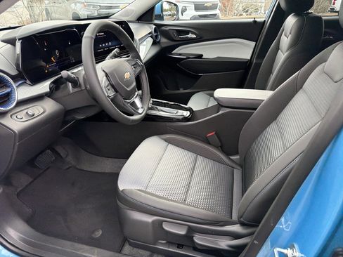 Used 2026 Chevrolet Trax LT w/ LT Convenience Package image 9