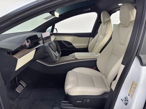 Used 2023 Tesla Model X Standard Range image 16