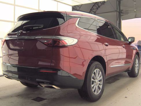 Used 2023 Buick Enclave Essence FWD image 3