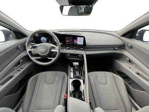 New 2025 Hyundai Elantra SEL image 13