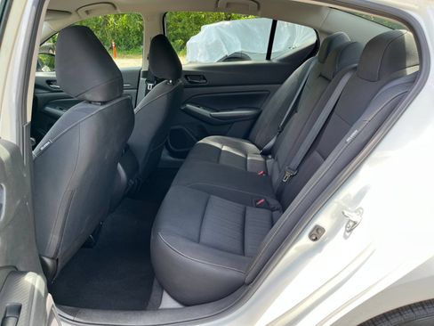 Used 2025 Nissan Altima 2.5 SV FWD image 21