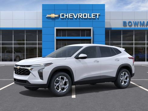 New 2026 Chevrolet Trax LS w/ LS Convenience Package FWD image 2
