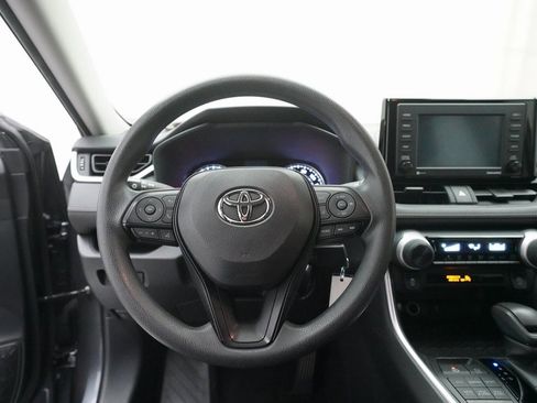 Used 2020 Toyota RAV4 LE image 4