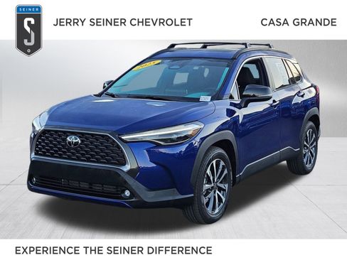 Used 2025 Toyota Corolla Cross XLE image 1