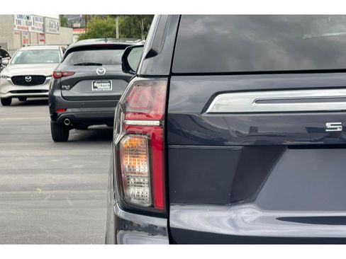 Used 2022 Chevrolet Suburban LT w/ Luxury Package image 49