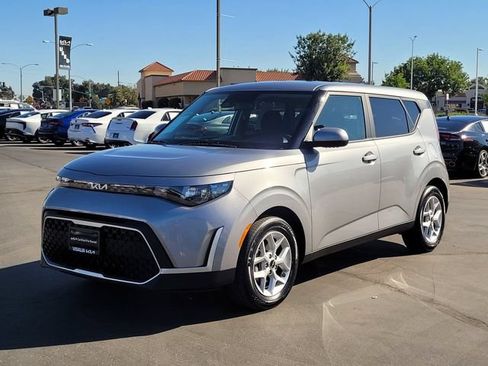 Used 2025 Kia Soul LX w/ LX Technology Package FWD image 10