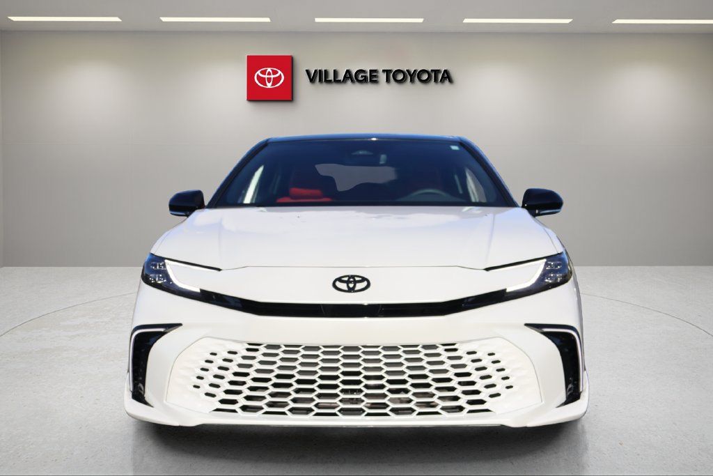 Used 2025 Toyota Camry XSE FWD image 8