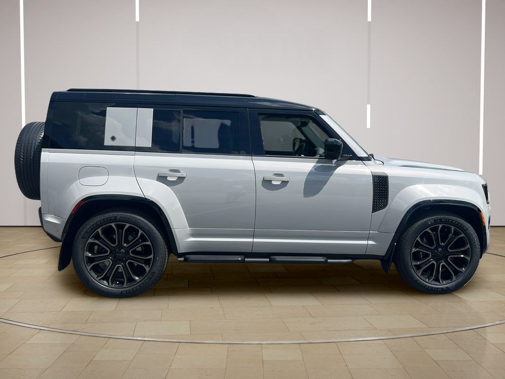 New 2026 Land Rover Defender 110 AWD/4WD image 8