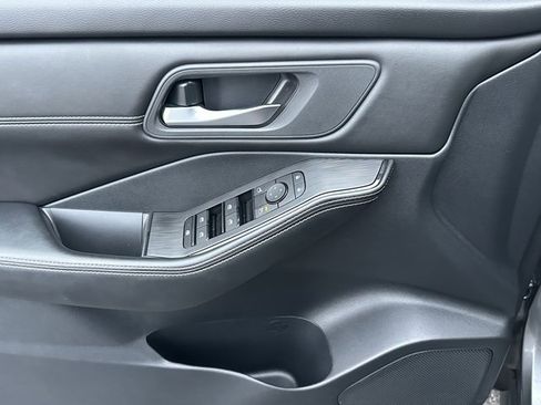 Certified 2024 Nissan Rogue SV w/ SV Premium Package image 21