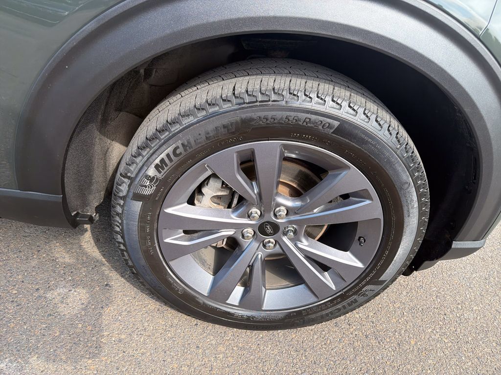 Used 2024 Ford Explorer XLT w/ Equipment Group 202A AWD/4WD image 34