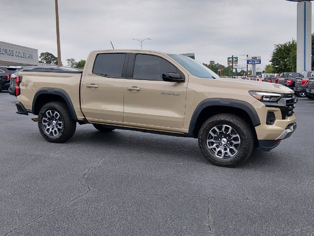 Used 2024 Chevrolet Colorado Z71 w/ Z71 Convenience Package 2 AWD/4WD image 2